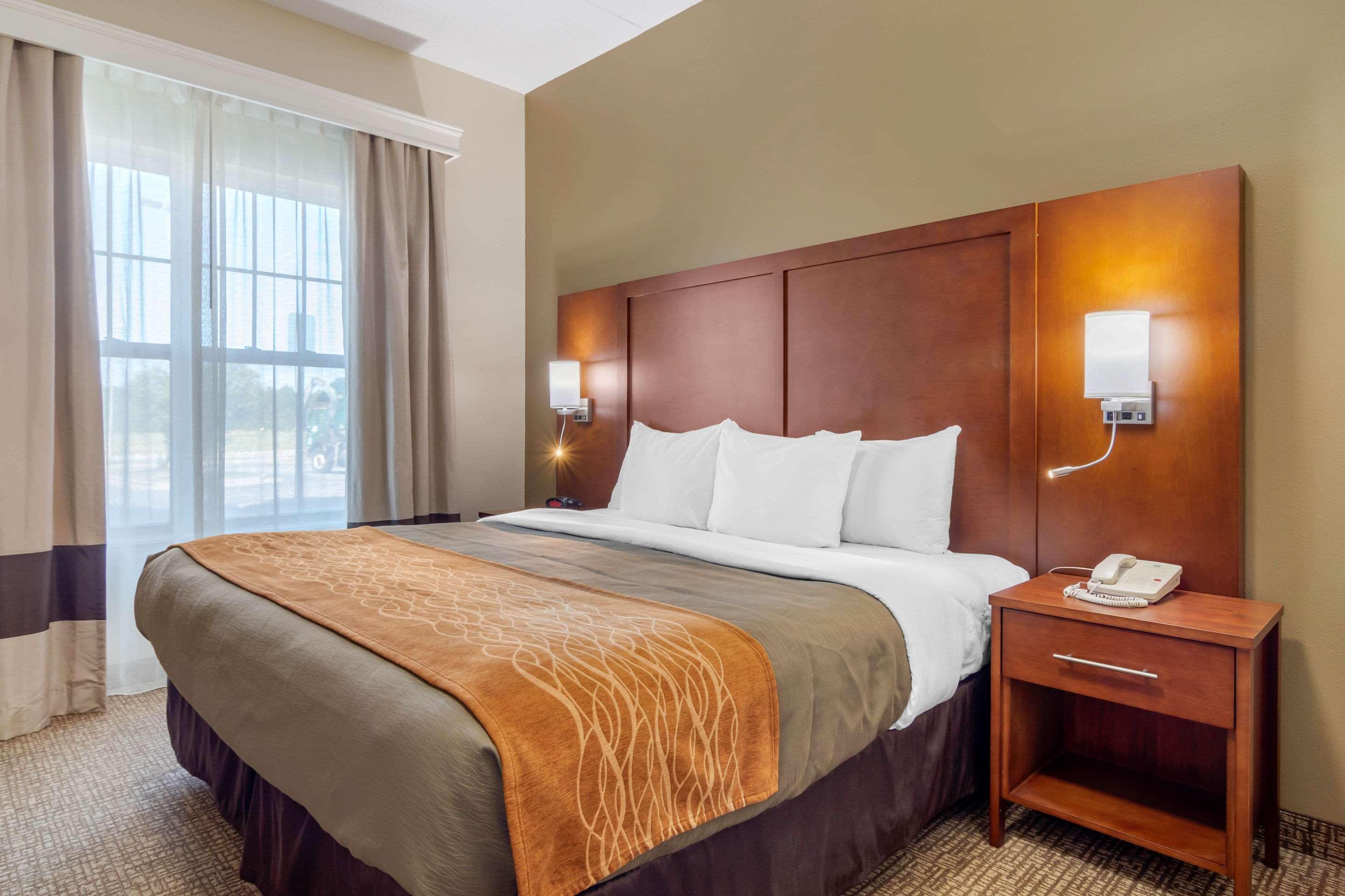 Comfort Inn & Suites Кордел Екстериор снимка