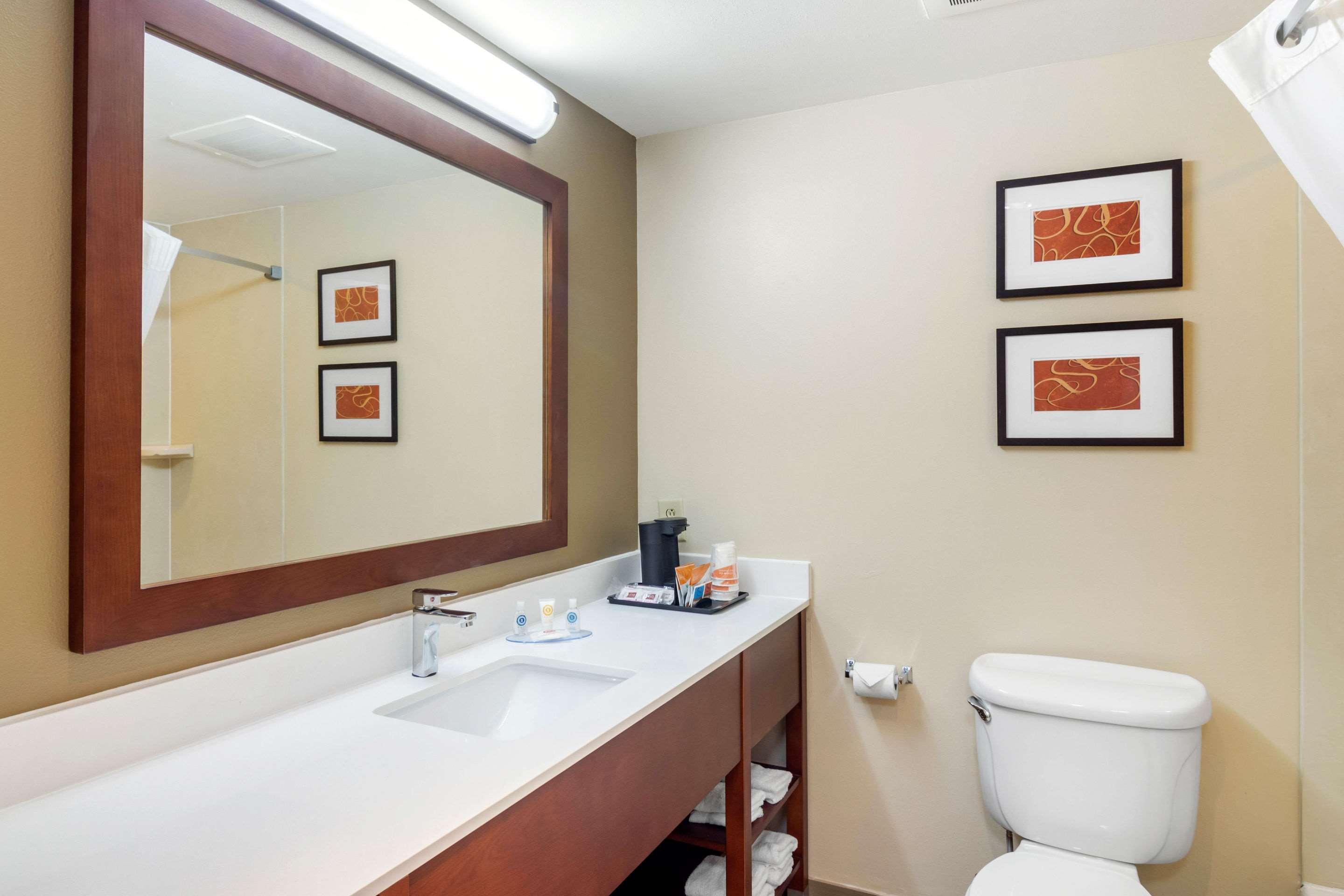 Comfort Inn & Suites Кордел Екстериор снимка